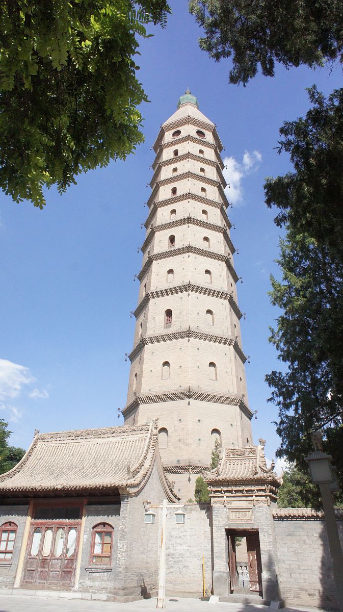 用白话文扩写《记承天寺夜游》这篇古文可以添加一些景色描写以及作者在具体干了什么事但是主体框架还是以原文为主500多字左右