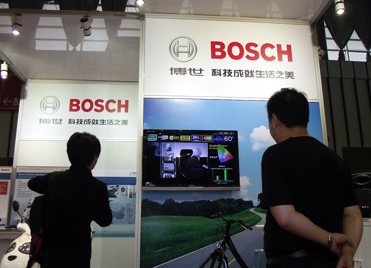 ***_***2012年10月21日,江苏南京,博世集团企业展位亮相汽车工业展.++