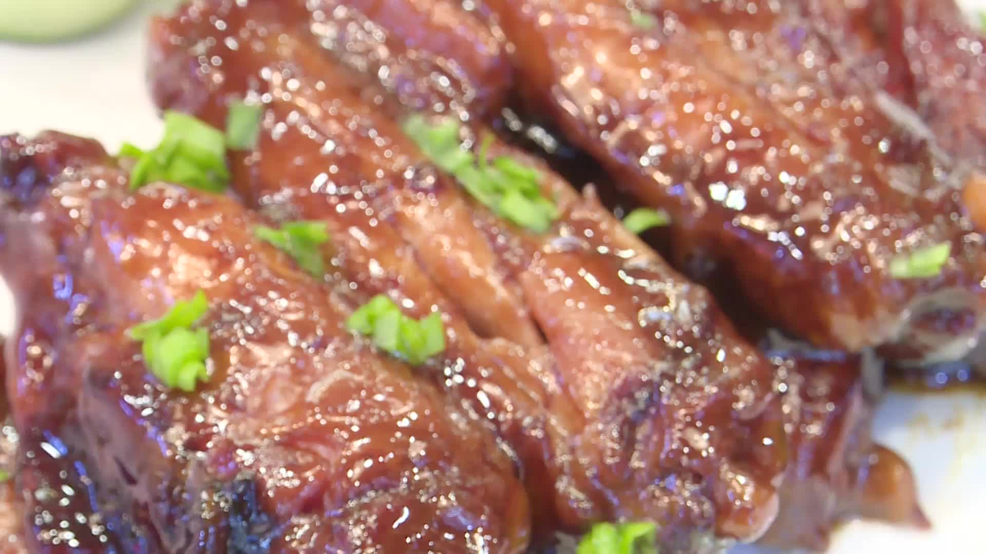 鸡翅怎么做好吃,看看我们大厨的做法