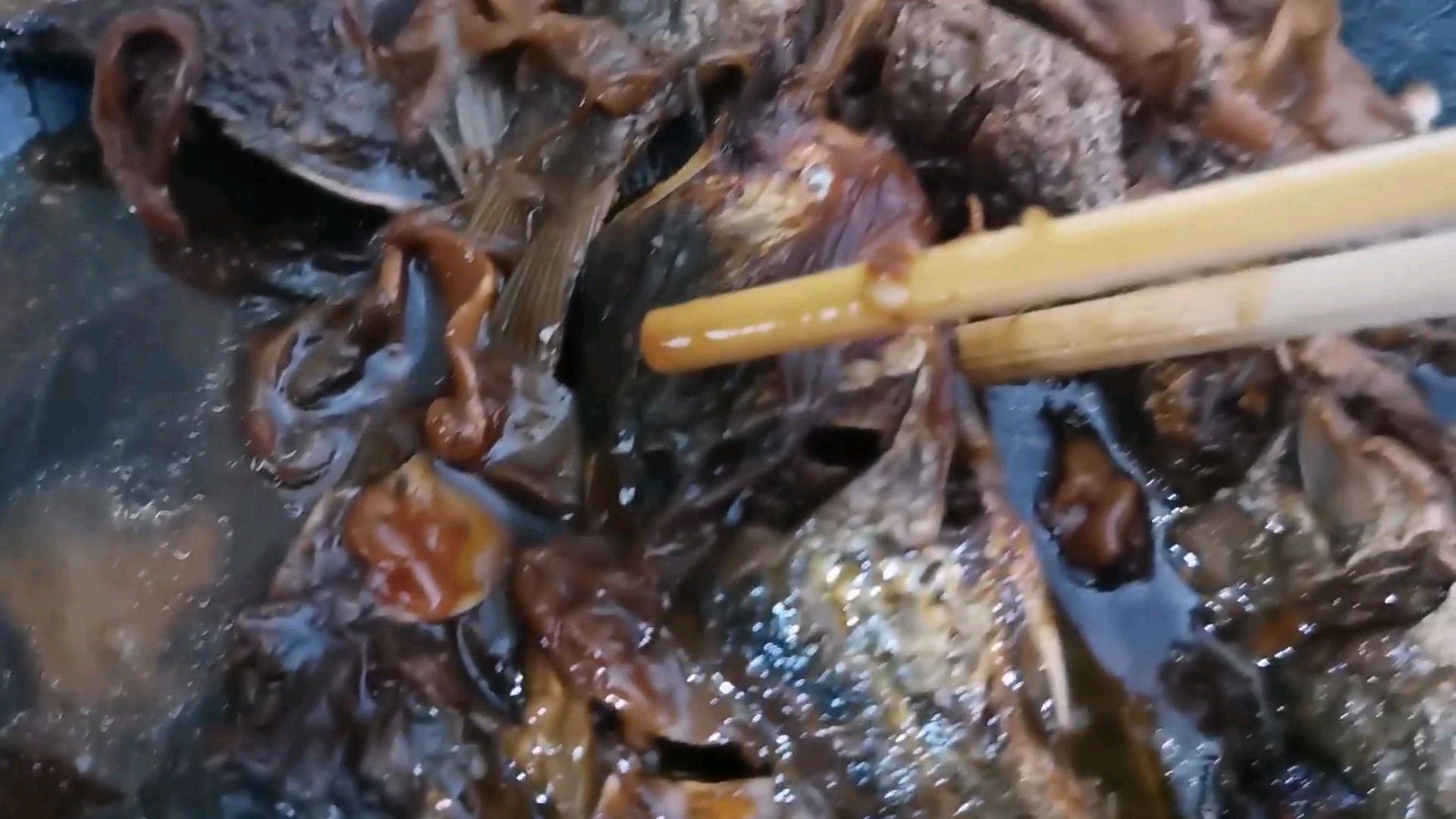 河南五香糟鱼,骨香刺烂,鱼肉紧实,咬一口满嘴留香