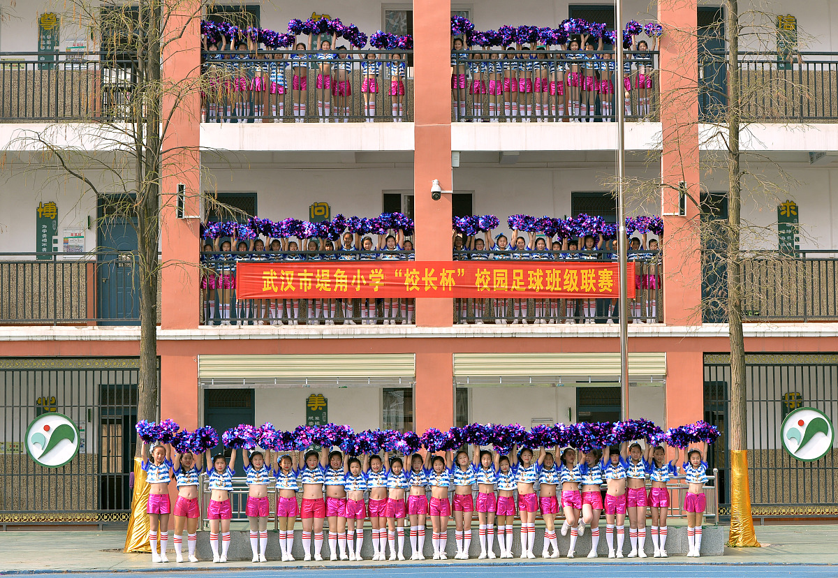 2017年3月16日,湖北省武汉市,堤角小学举行了"校长杯"校园足球班级联