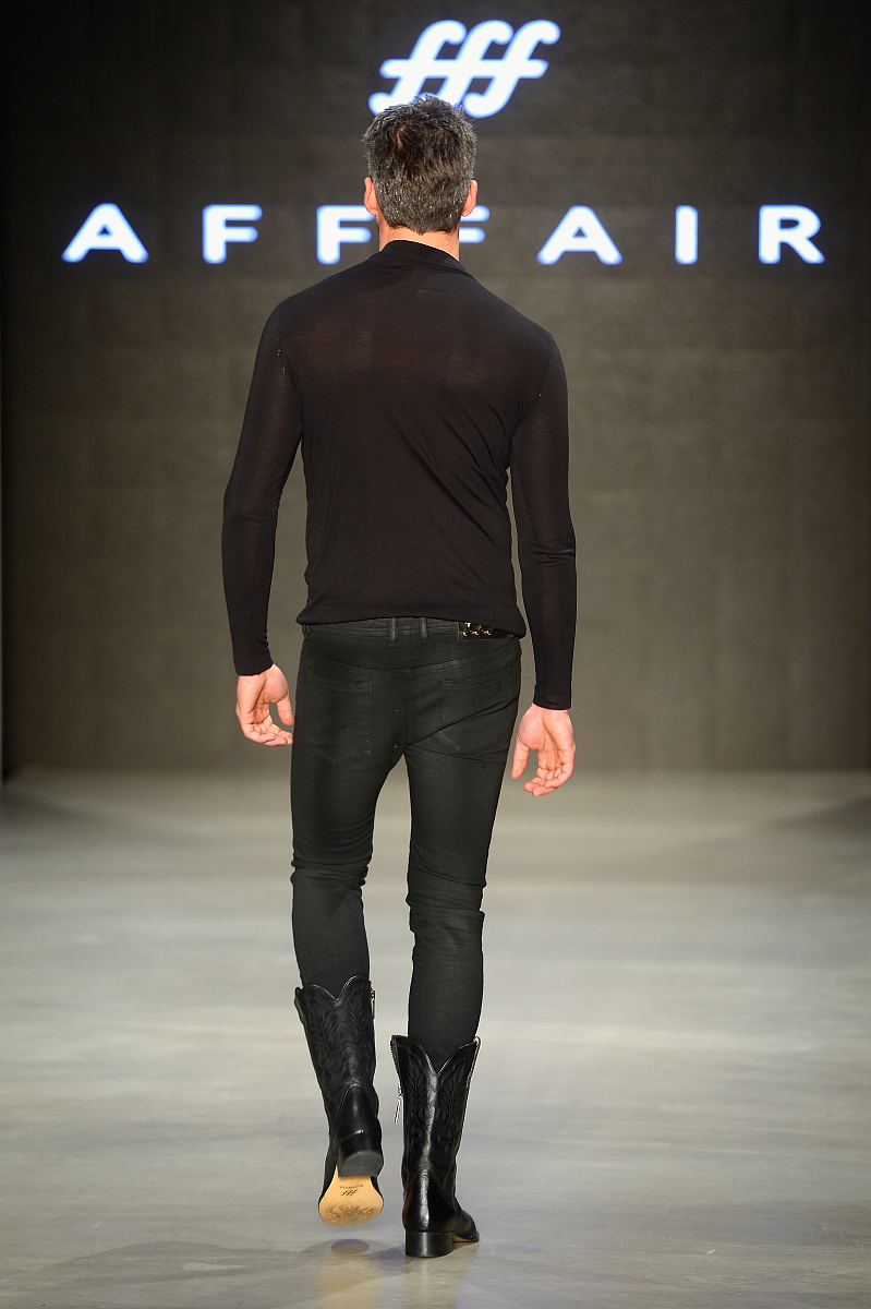 C语言程序片段：使用 UART1 发送字符串