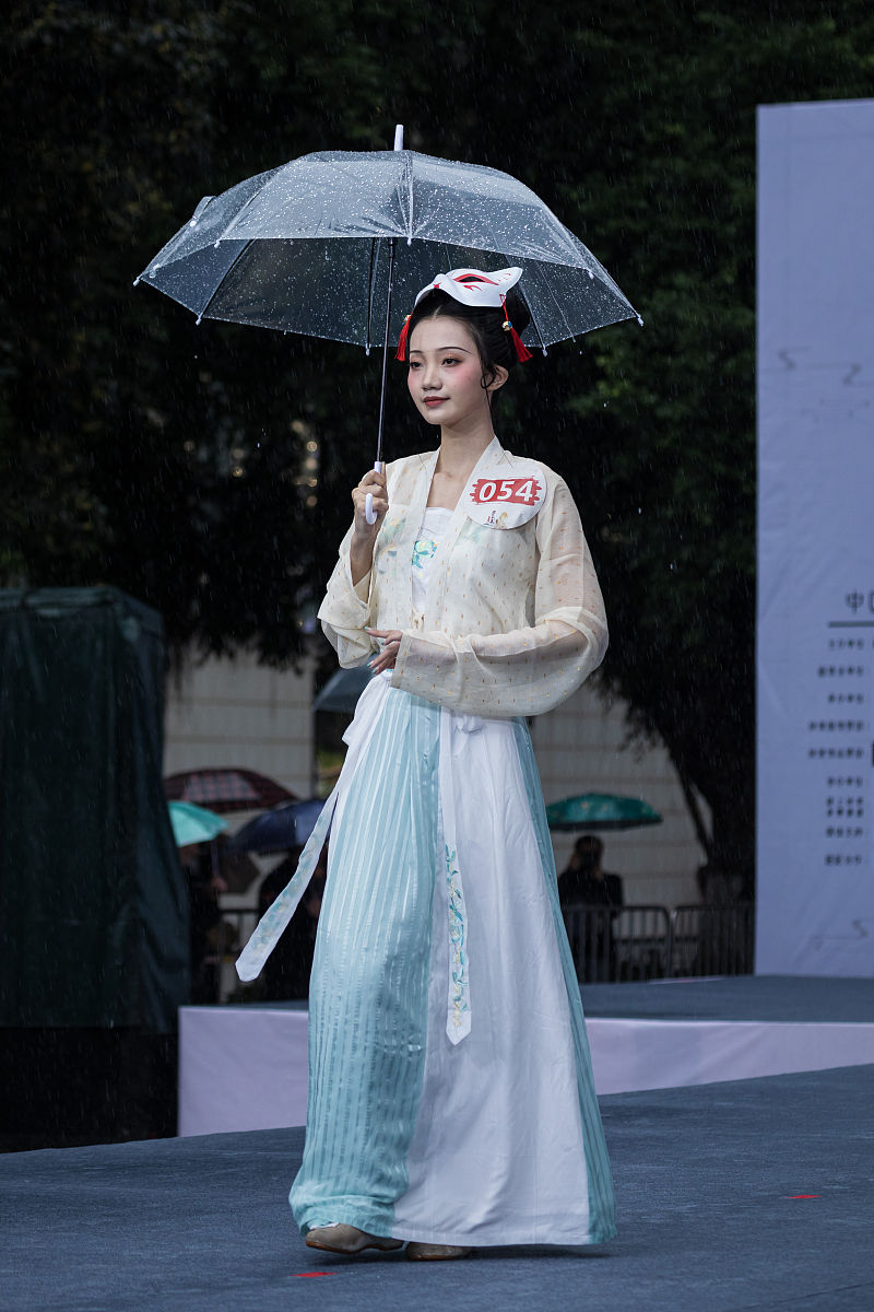 古代白色服饰：权力、纯洁与高贵象征