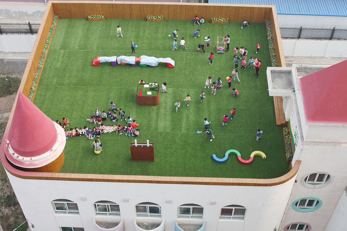 幼儿园中班教案：数字、颜色和合作游戏