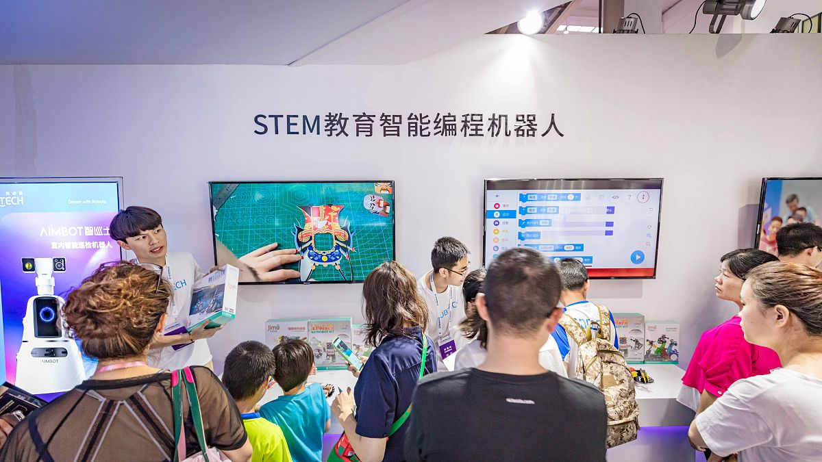 以基于STEAM理念的小学课后服务科技教育活动的实践探索为题写一篇项目研究报告4000字