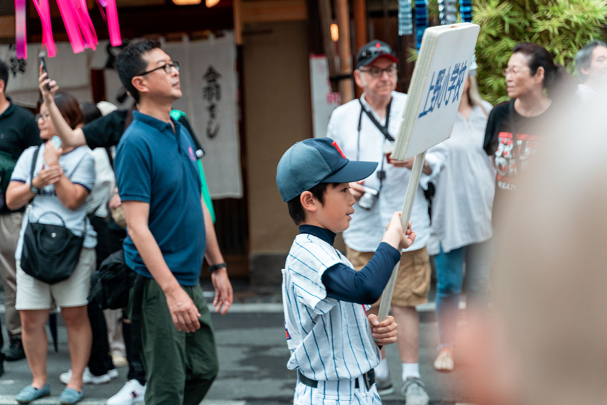 当地时间2019年7月6日,日本东京,民众张灯结彩迎接令和元年首个日本七