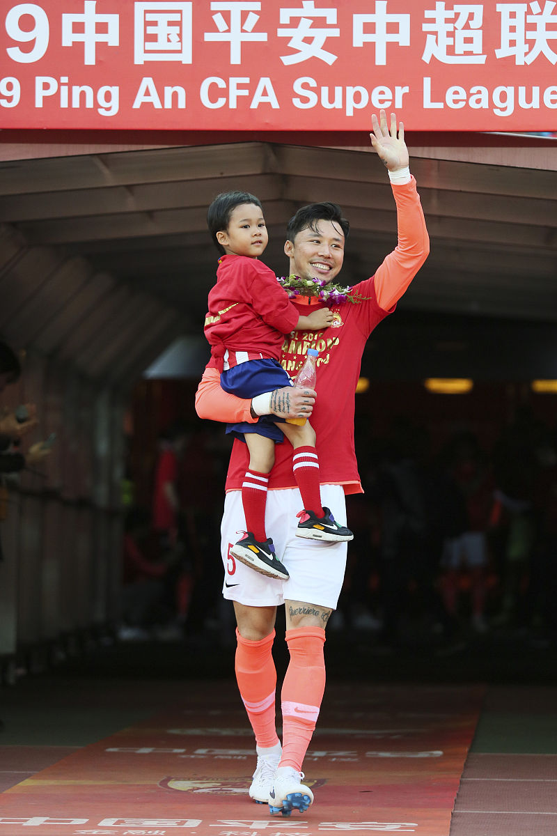 2019年12月1日,广东广州,2019中超第30轮,恒大淘宝3-0申花,赛后恒大众