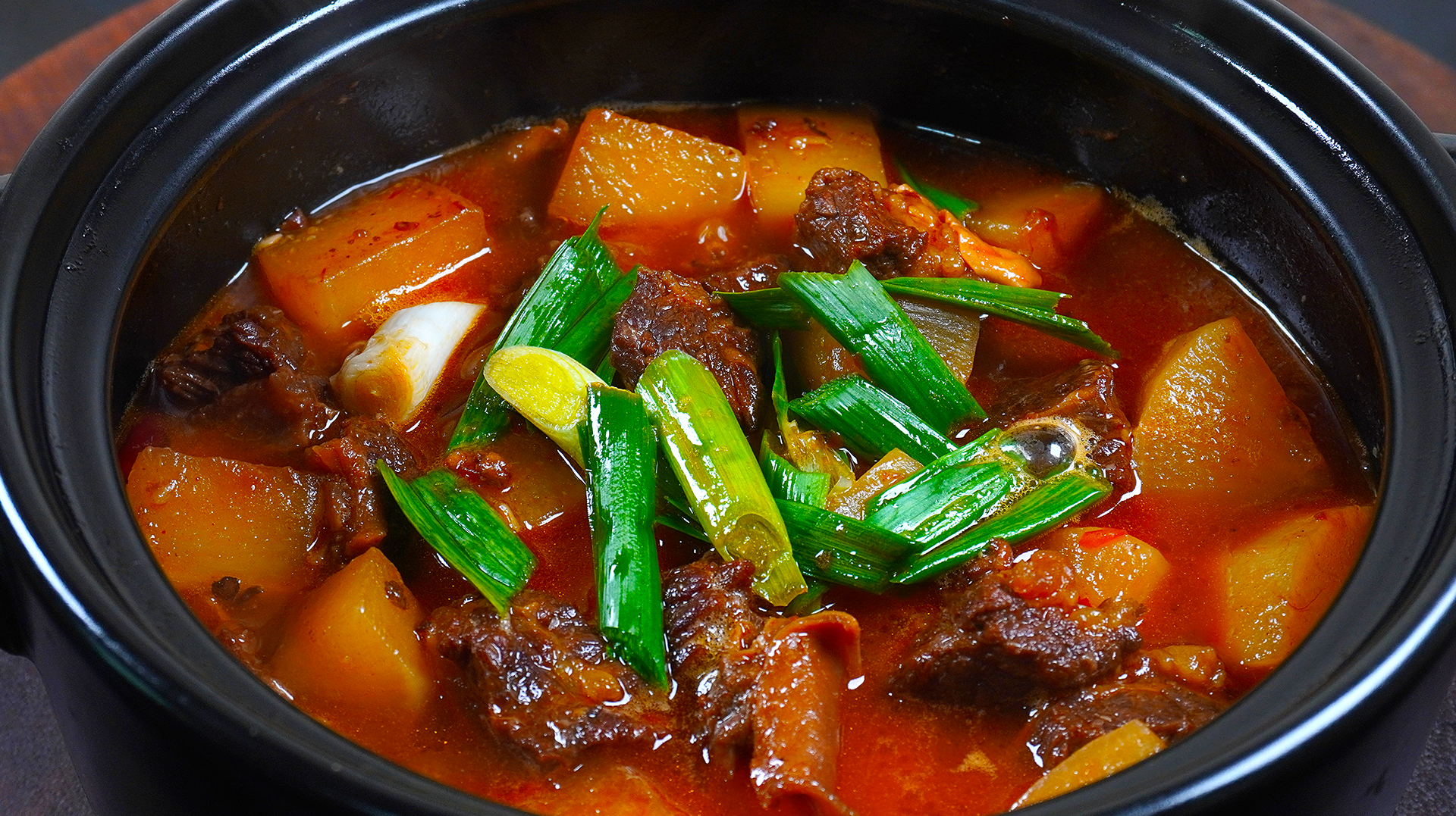 特色美食:瓦沟牛肉炖萝卜,最适合在冬天边炖边吃,闻着都流口水