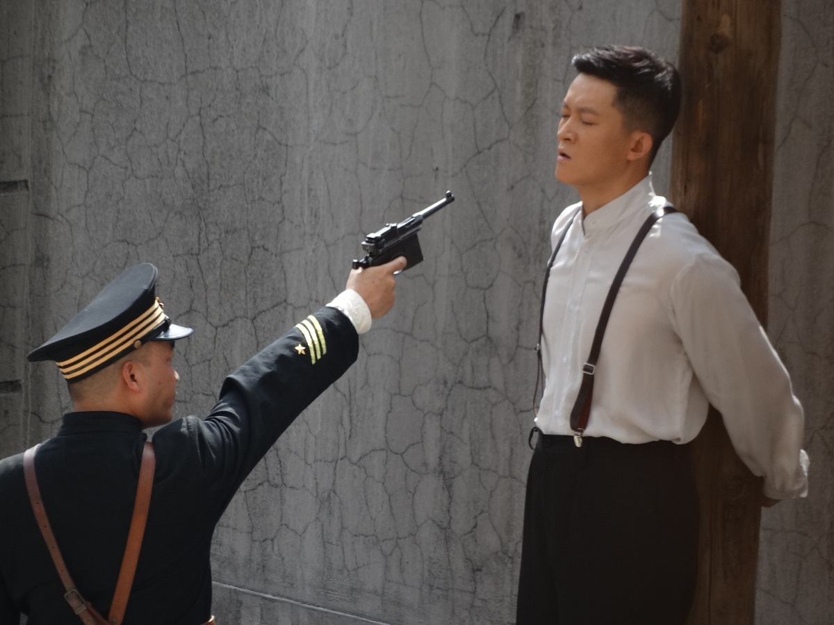 电视剧《黑暗荣耀》回答加拓展。