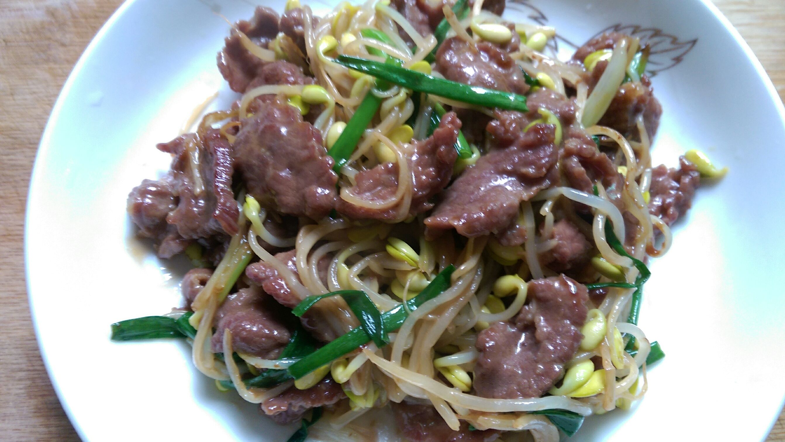 黄豆芽和牛肉的家常做法,小孩隔三差五点名吃,味道好极了