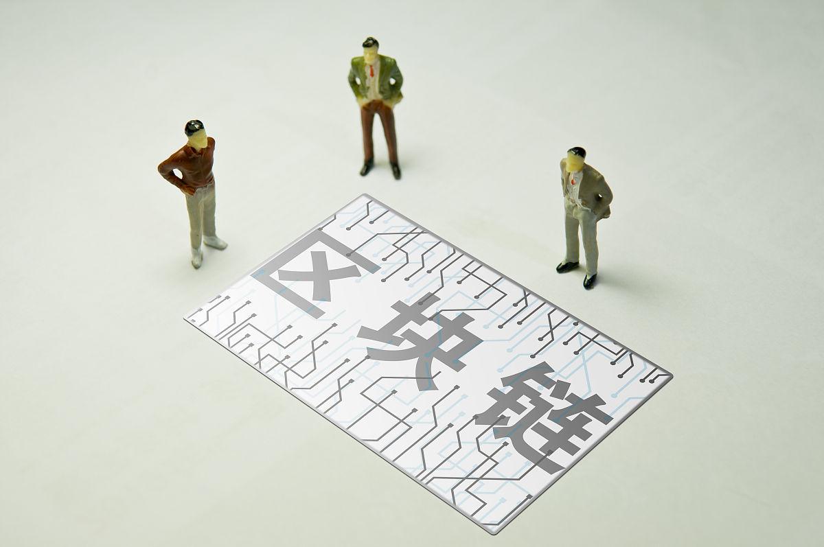 请简述区块链区块的构成