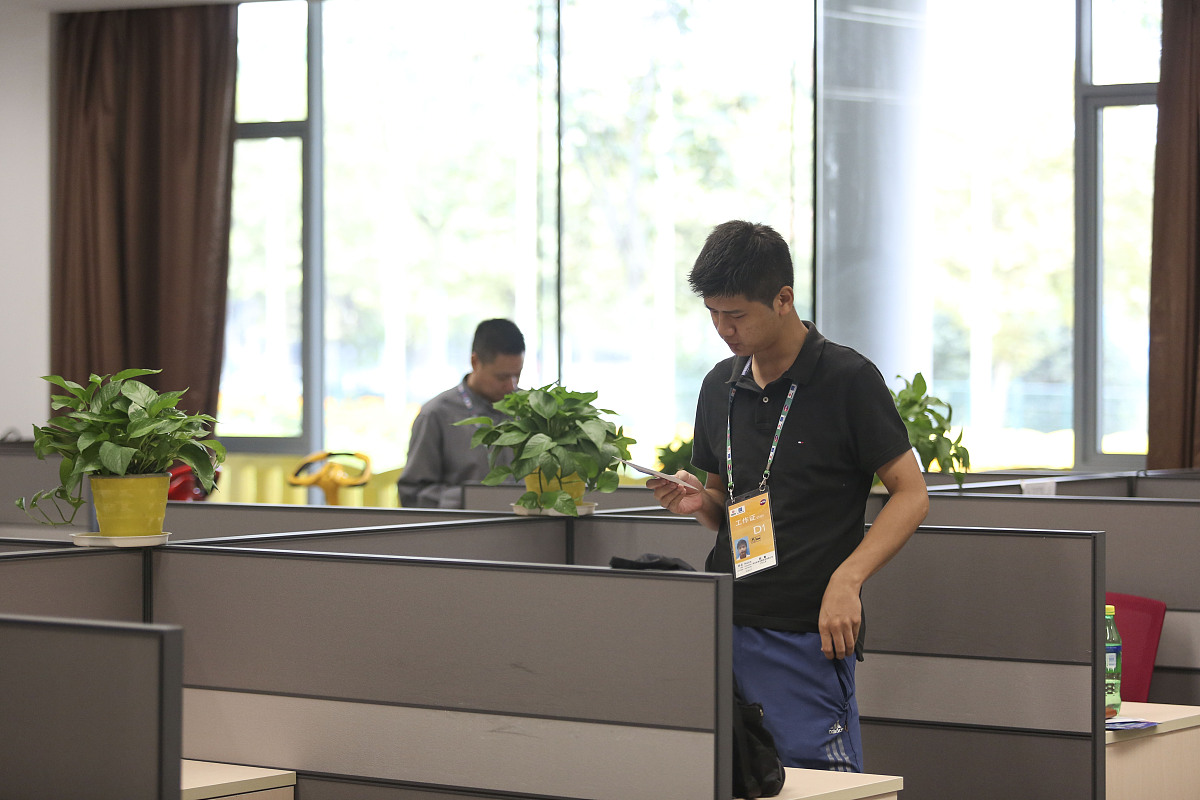 城区分公司客户走访江门建材企业，了解用油量减少，承诺工程优先开单