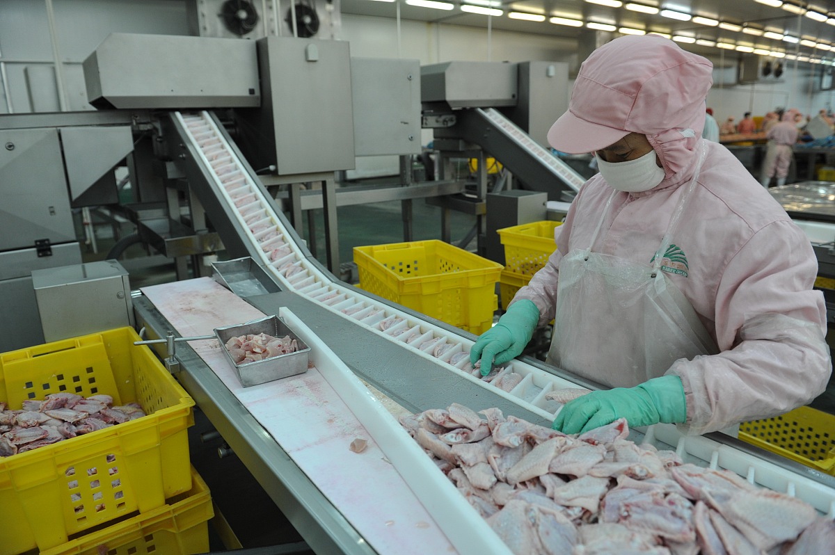 比如做食品的原料符合来做化妆品的原料食品原料生产商需要送药监局备案吗需要提供什么材料