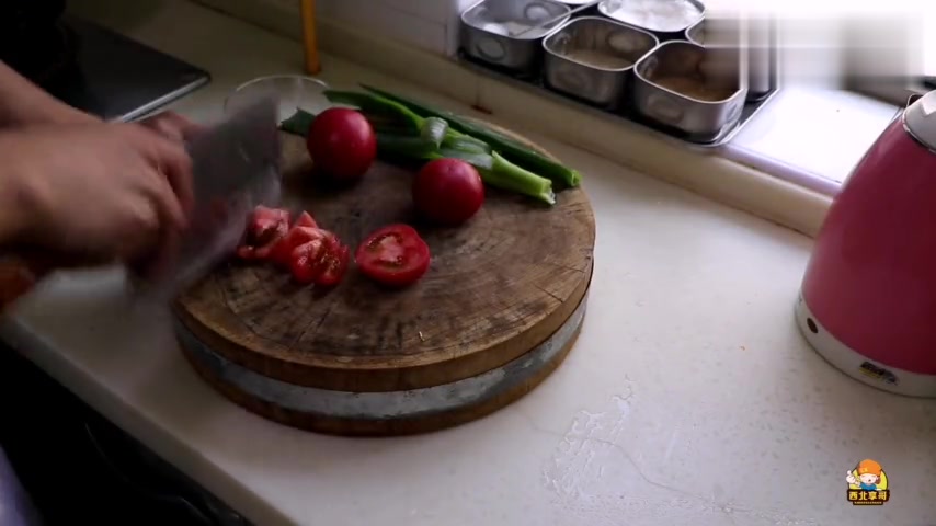 大厨教你西红柿鸡蛋盖浇面的家常做法,鲜香味美,全家都抢着吃