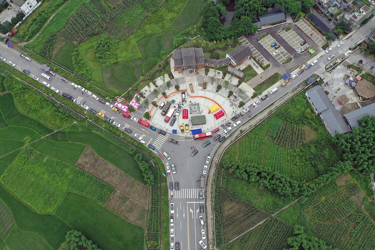 四川省宜宾市职业技术学校招生办电话多少