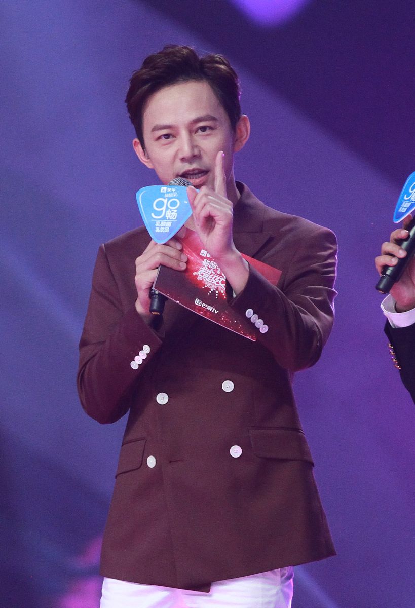 何炅适不适合演唱《你好星期六》的主题曲？