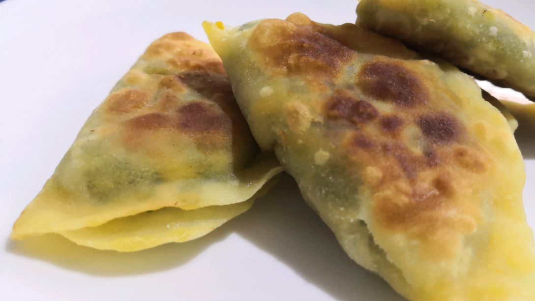 一把韭菜、三个鸡蛋、一碗面粉,做一盘皮薄香酥的盒子。