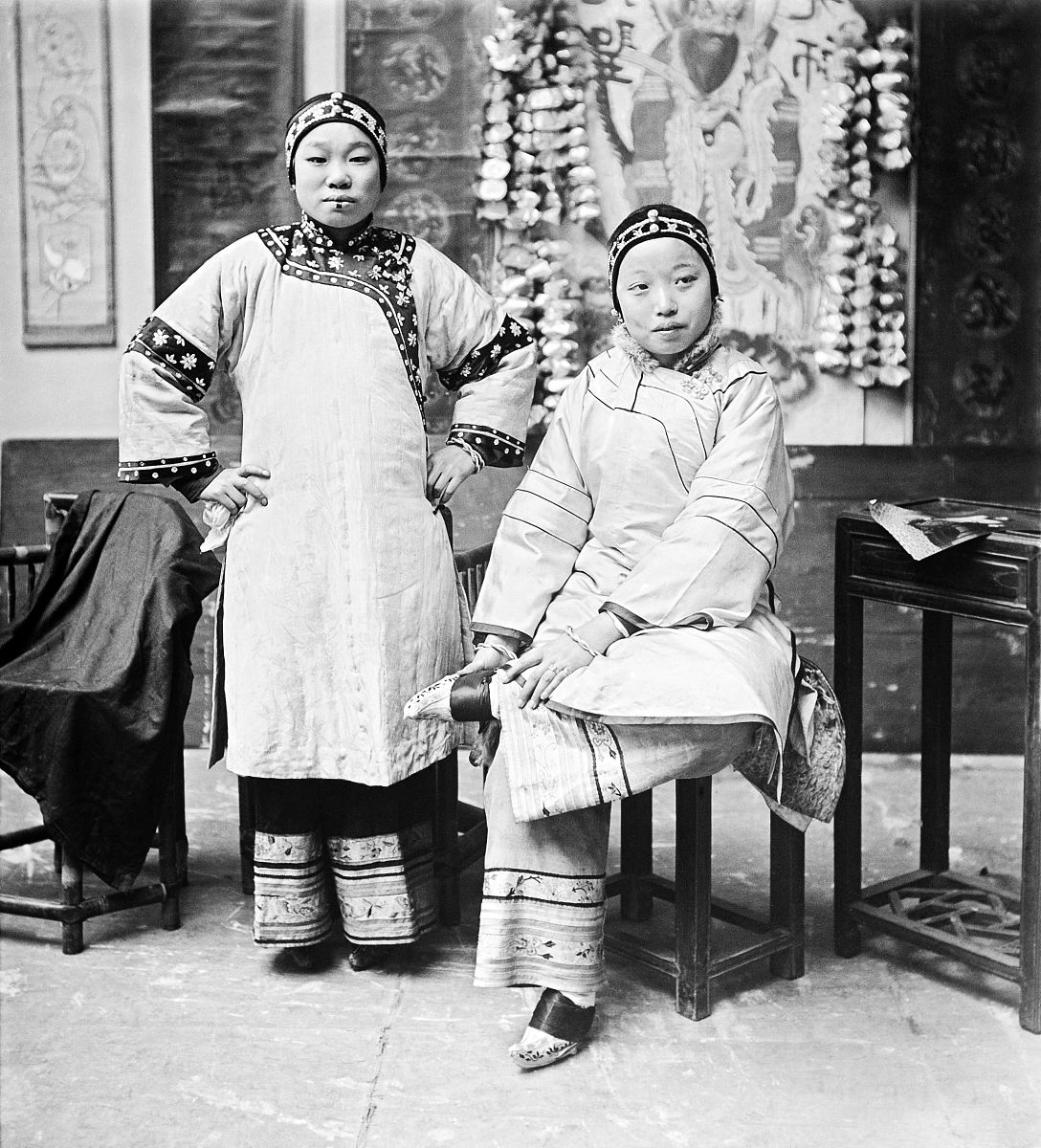 中国古代女性地位及裹脚习俗