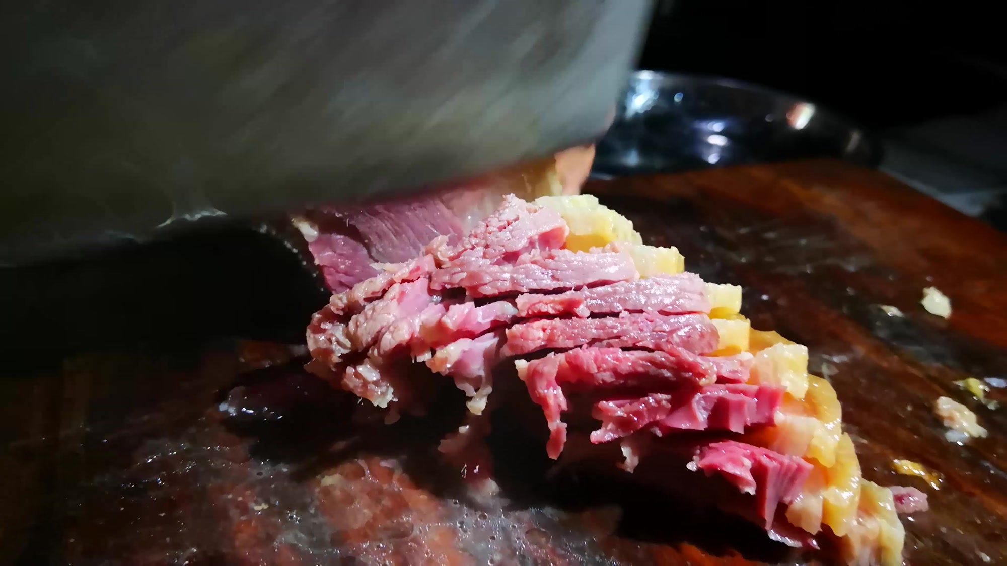农家野山药炖土鸡、自制火腿,这样的全肉宴甚得我心,关键景也美