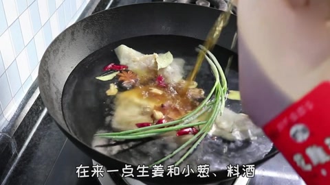 简单两步就做出美味的凉拌猪耳朵,下酒又下饭,这个季节的好菜