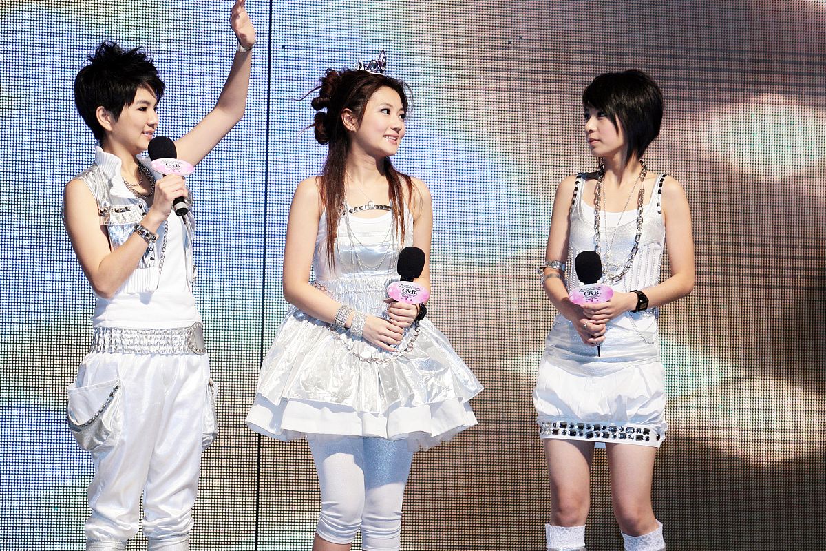 2007年 10月 14日 , 北京 , she 出席 化妆品 发布会 .+++_+++she