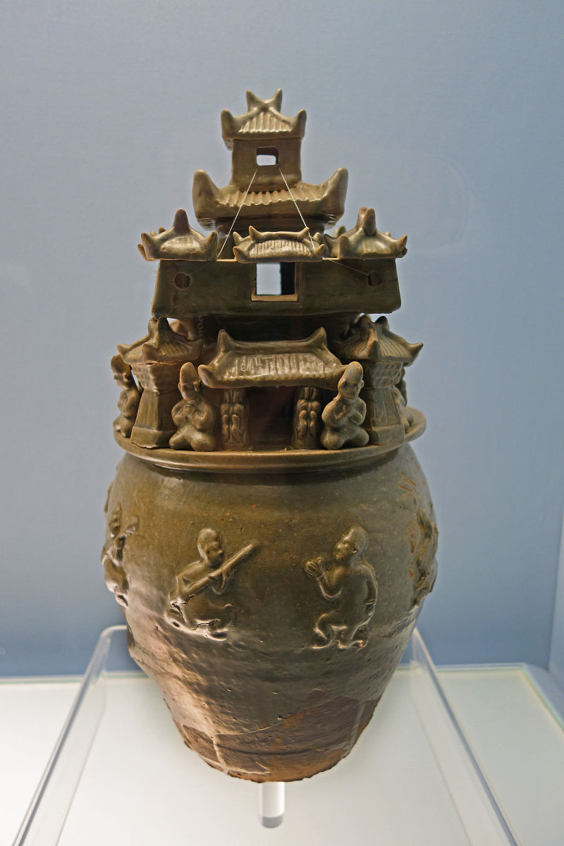 2018年11月12日 青釉堆塑楼阙人物罐,西晋,上海博物馆古代陶瓷馆文物.
