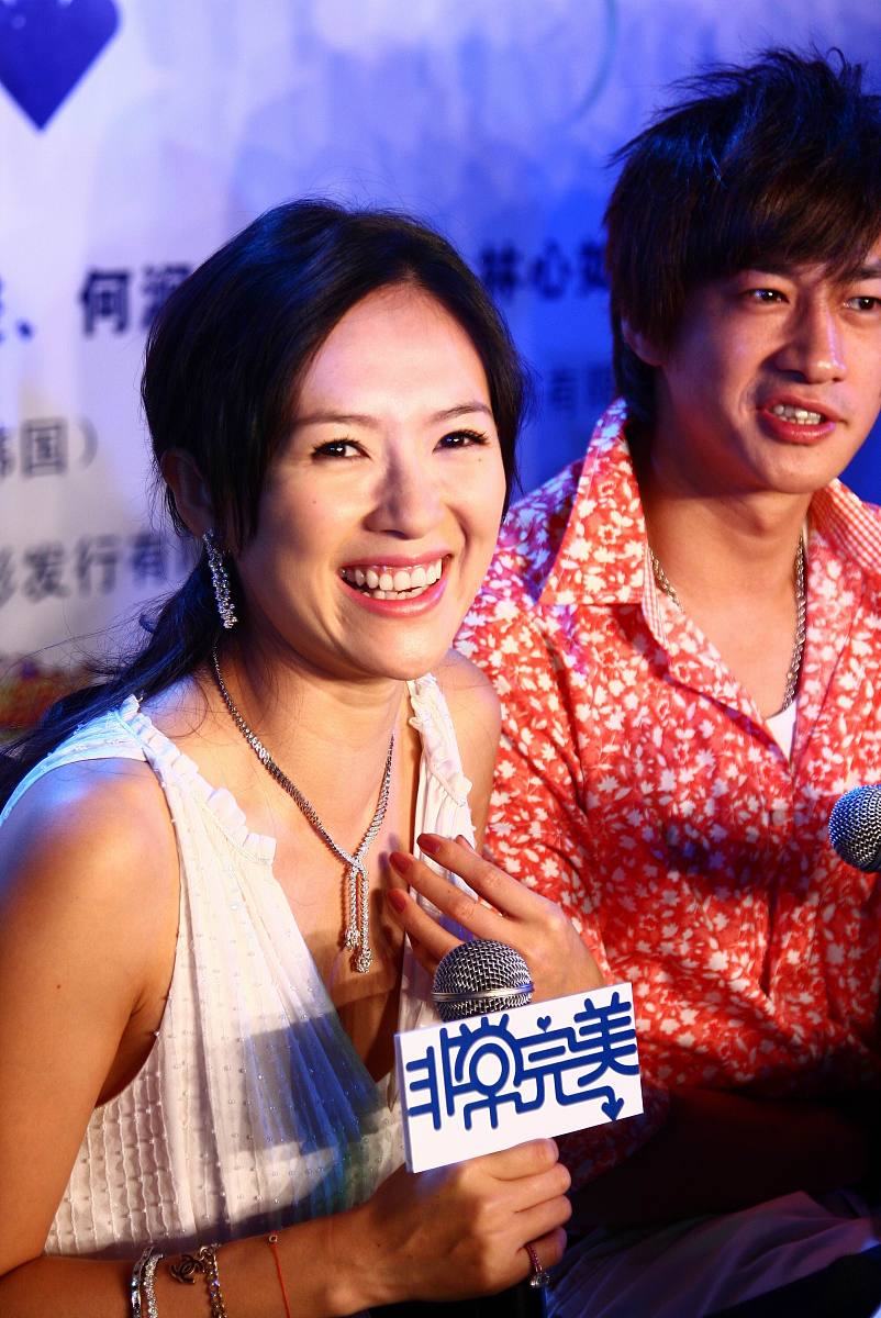 2009年6月1日,北京,电影《非常完美》官网启动发布会举行.***_***章子