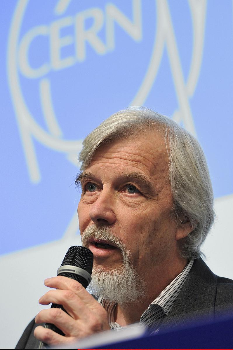 2011年12月13日,瑞士日内瓦,欧洲核子研究中心(cern)主任罗尔夫·霍耶