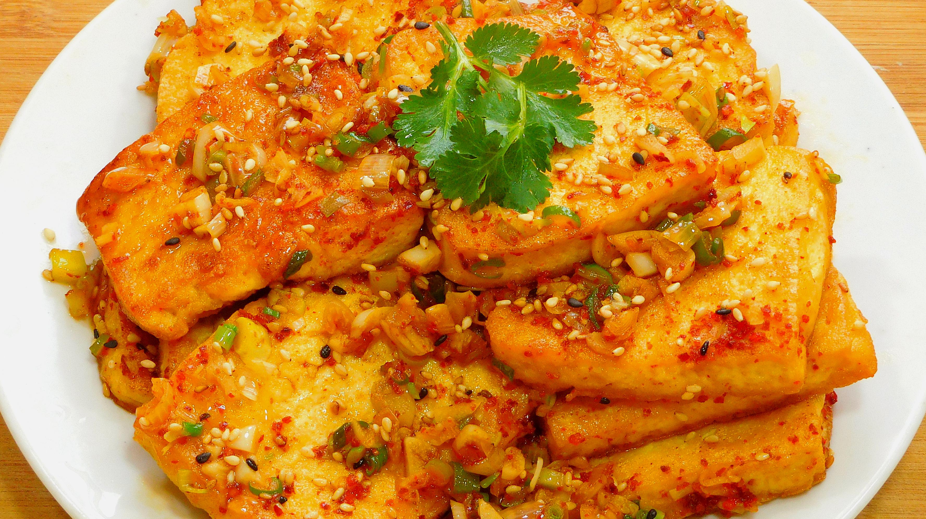 香煎豆腐非常好吃,学会这个小技巧,再也不用去路边摊买了