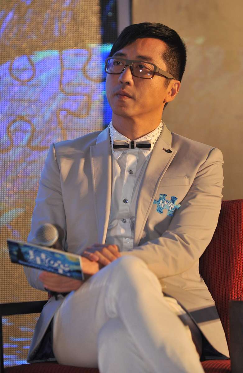 2023年最爆火的电视剧《狂飙》的热播使得张颂文成为了一个好演员的典范——沉寂多年打磨演技后积累了足够的实力并最终得到了大众的认可。作为励志的典范他的人生经历让人动容：三年内被拒绝了800多次直到47岁才红遍中国；他淡泊名利因为角色理解或剧本质量上与合作方的分歧他曾拒绝了众多演出邀约。对于我们平凡人也可以从张颂文的经历中得到很多启示。很多人害怕被拒绝害怕失败但其实每个人都会经历这一过程关键是要不放