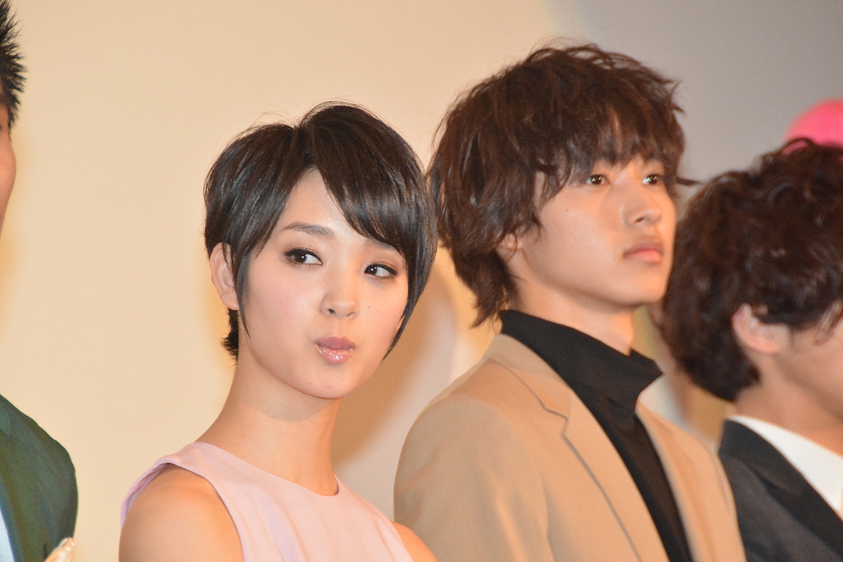2014年04月12日,东京,电影《l·dk》首映礼.***_***山崎贤人(右),刚力