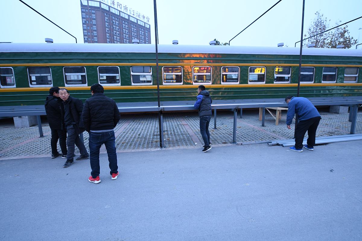 绿皮火车：承载历史与未来的多重价值探析