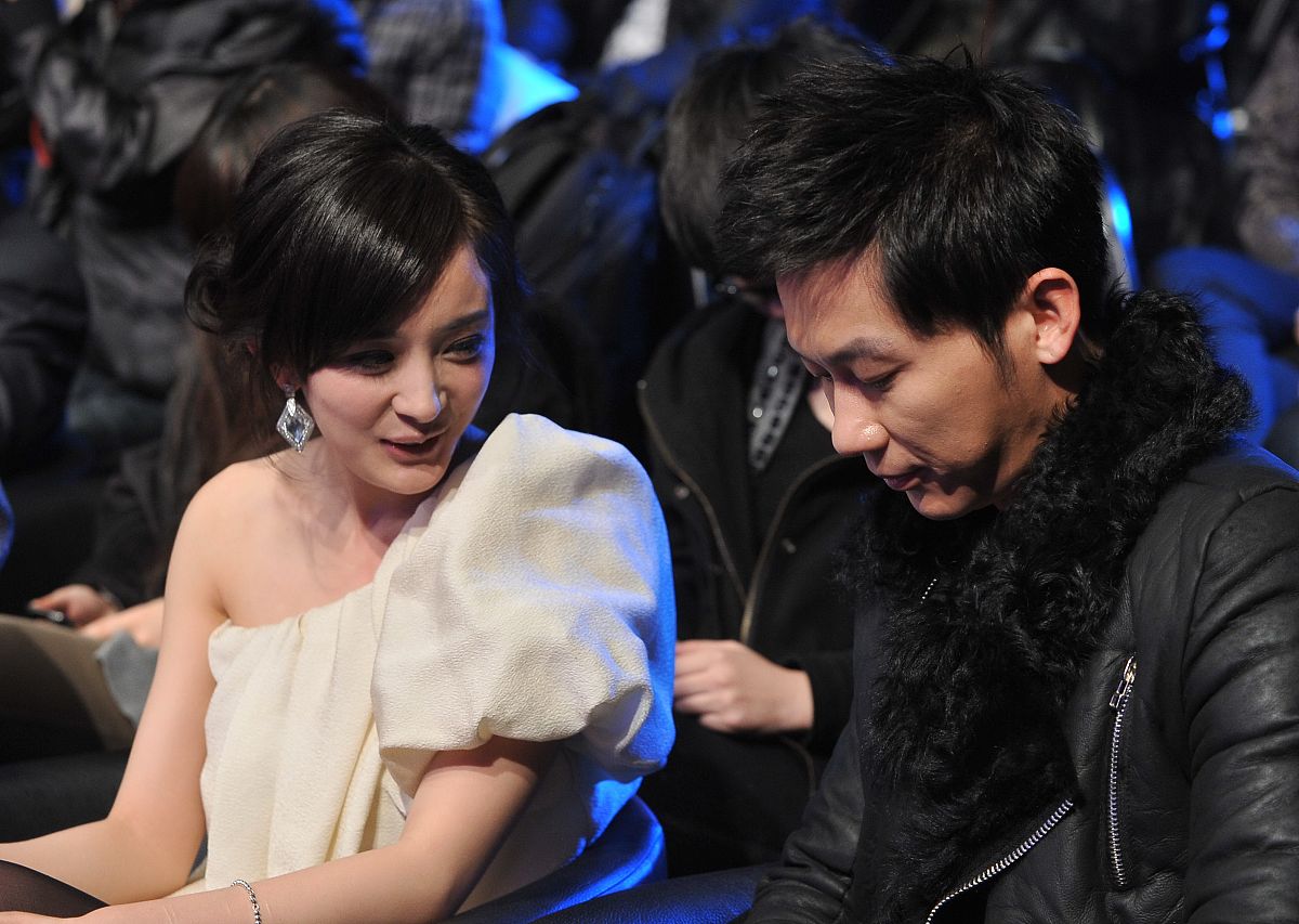 2011年3月7日,北京,2011第五届娱乐大典启动仪式举行. 杨幂 李晨 +++_