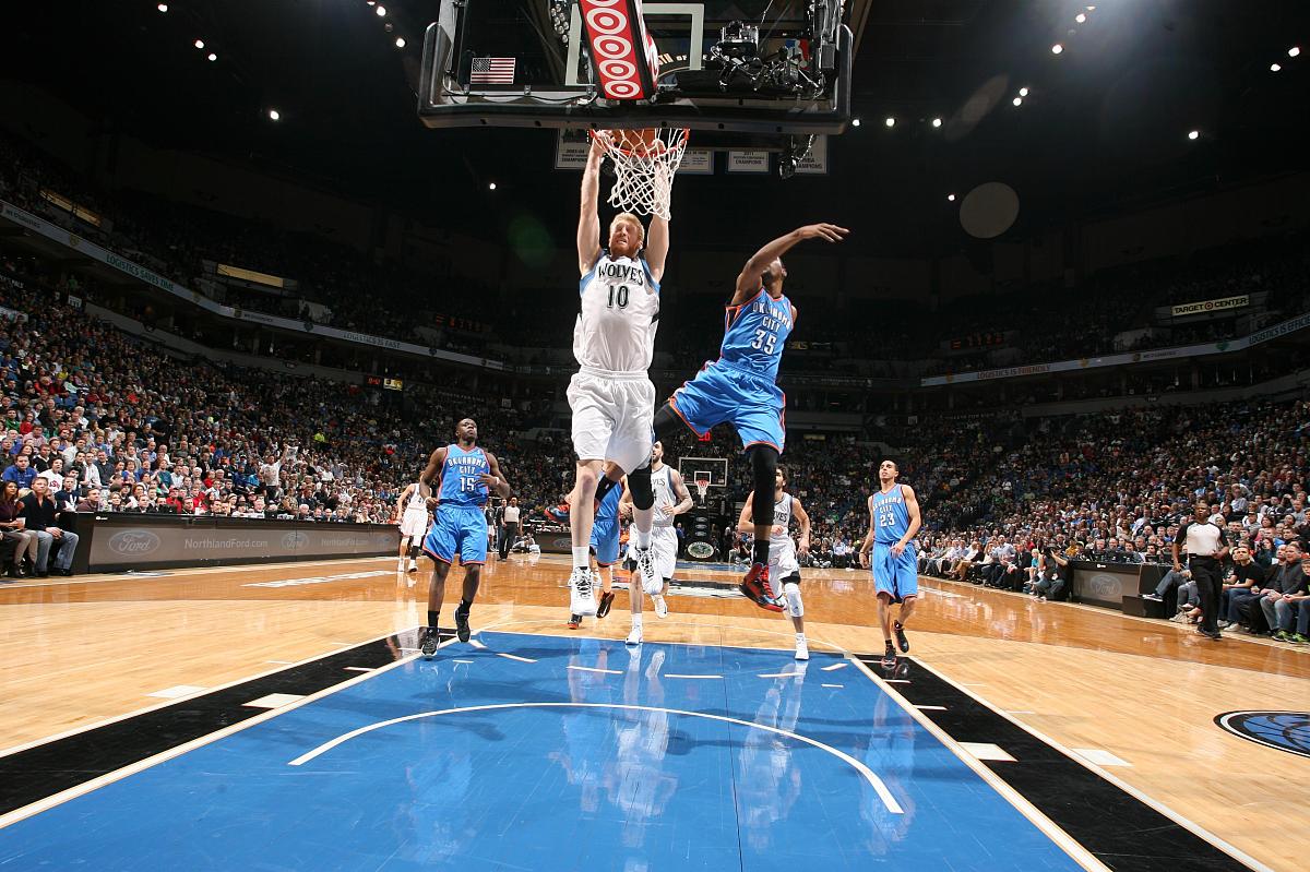 《篮球行进间运球》评课记录