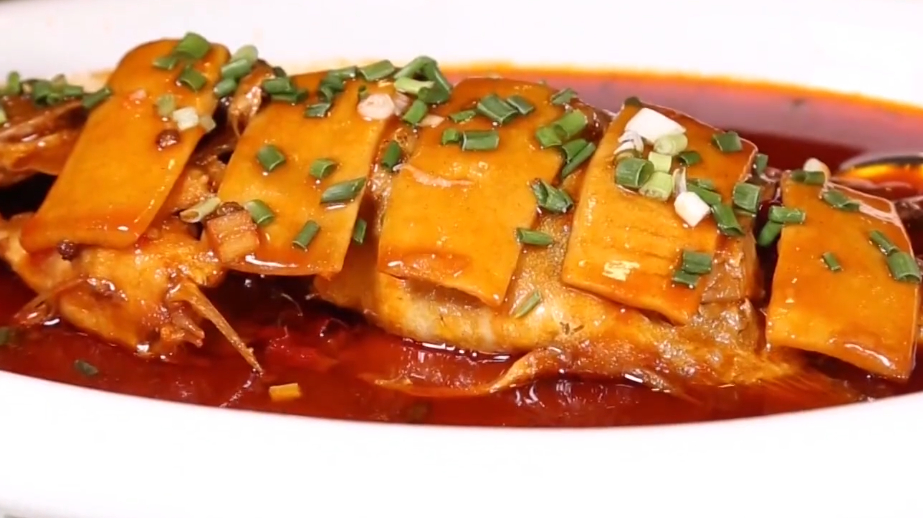 特色美食臭鳜鱼,竟没有一点臭味,吃一口,腌制入味有嚼劲