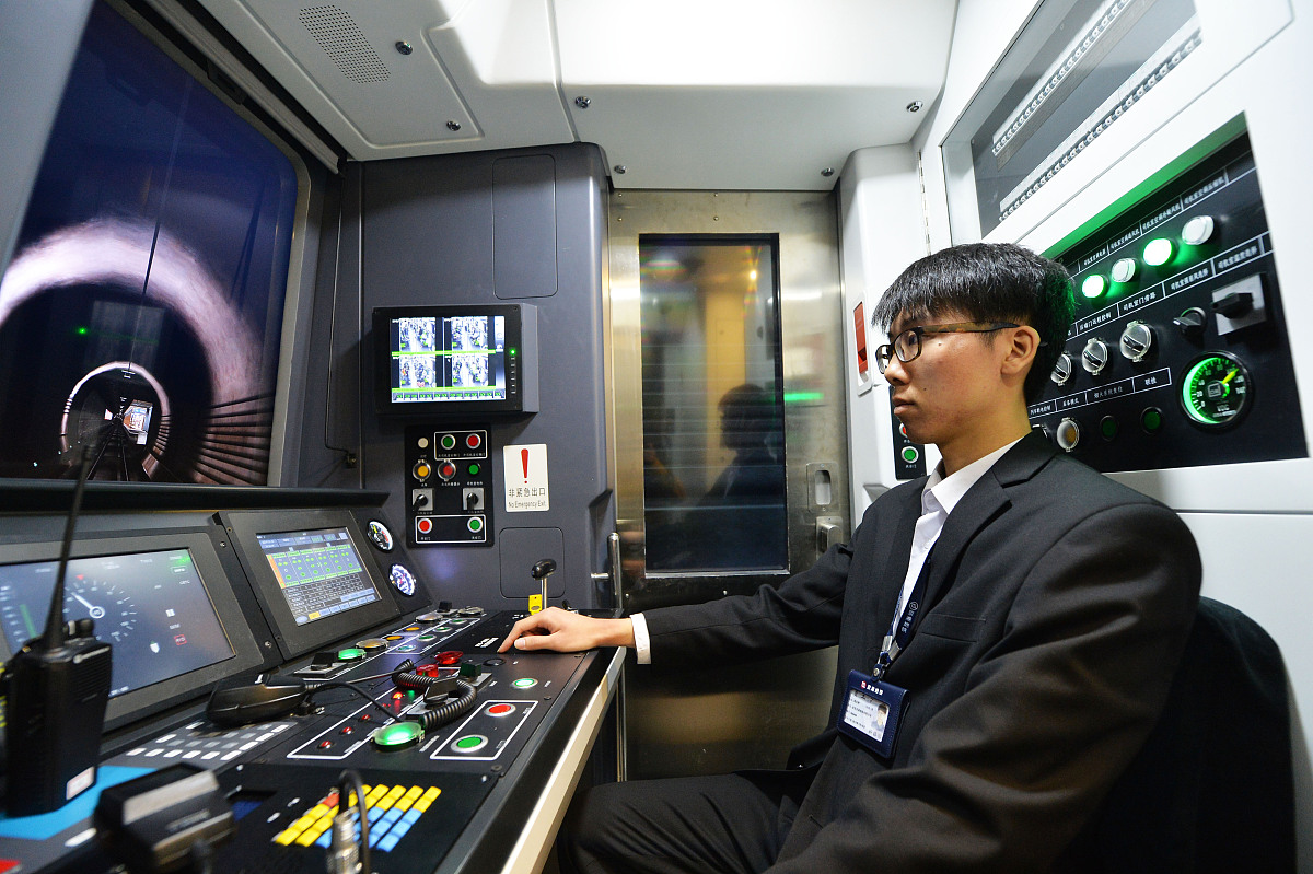 地铁模拟驾驶游戏：体验真实的驾驶体验