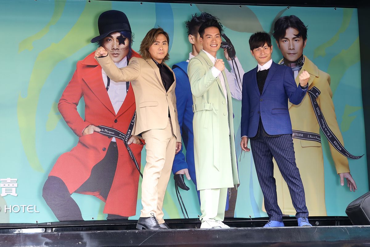 你好您好！有什么可以帮到您呢？小虎队成员有哪些