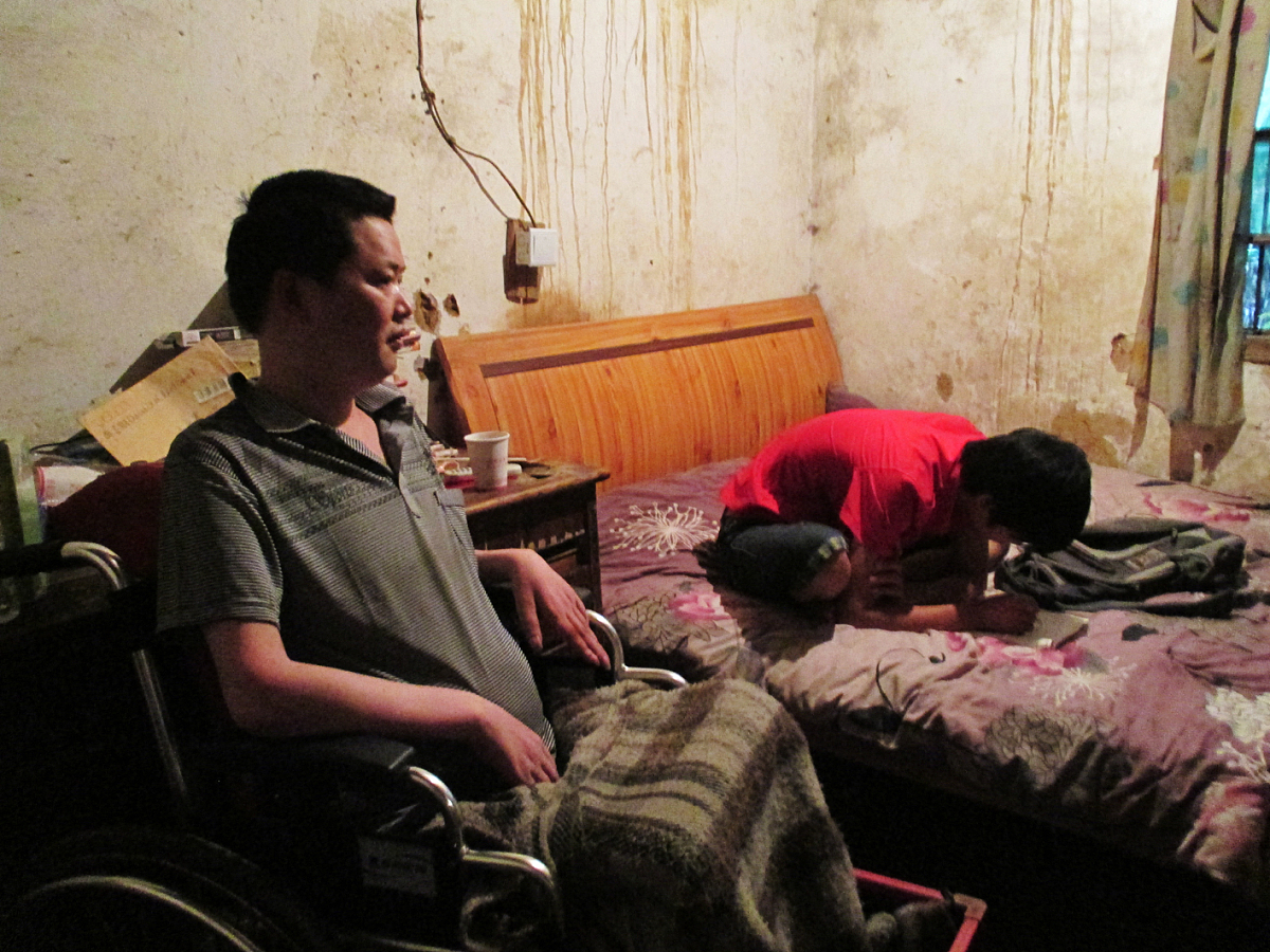 贫寒家庭的真情实感：亲人离世与微薄收入中的坚韧与爱