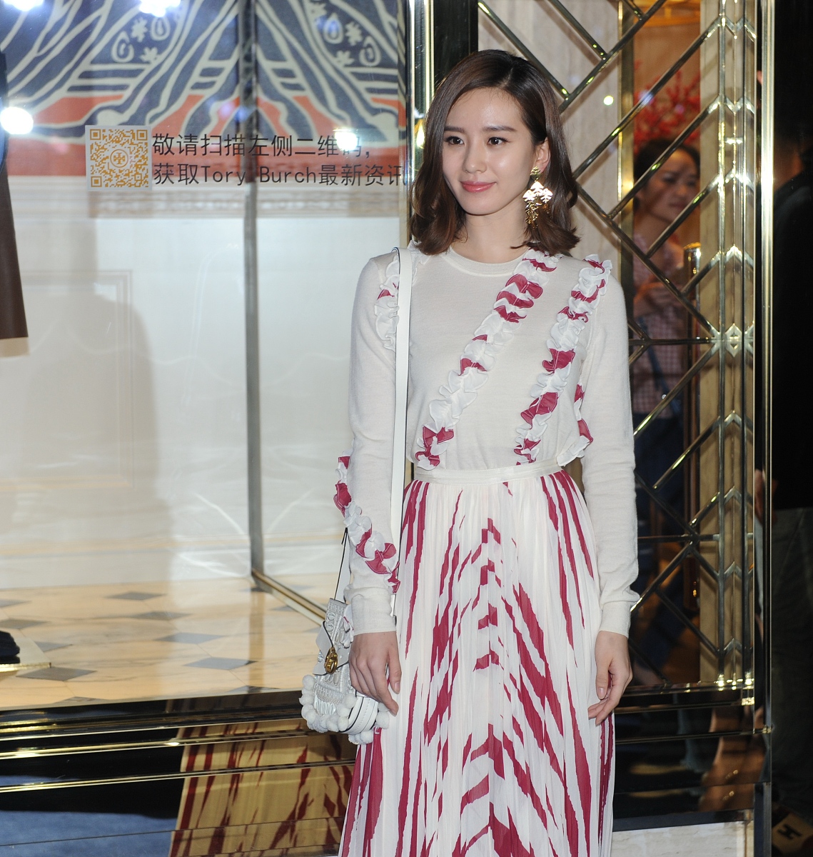 夏天穿碎花裙：粉色马甲、紫色蕾丝、黑白条纹，三种风格任你选！