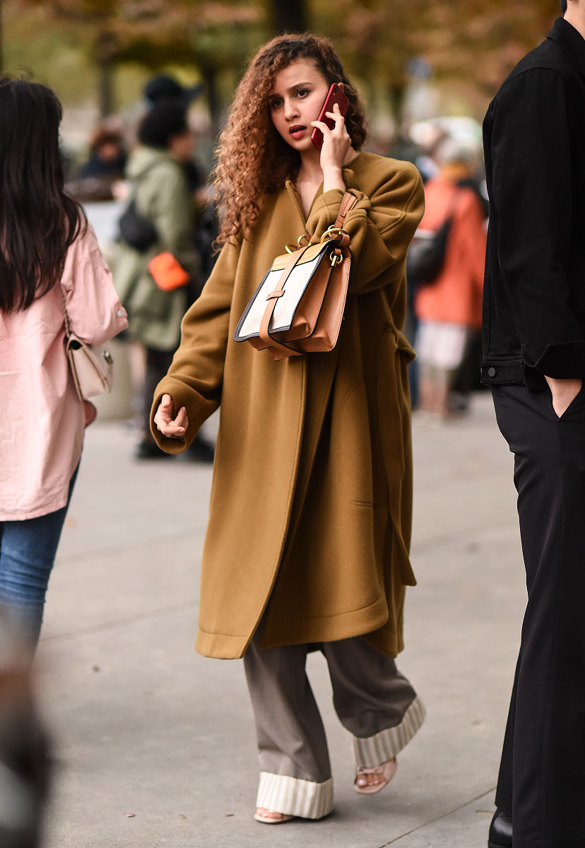 写一篇关于大码女裤棕色外套的小红书文章