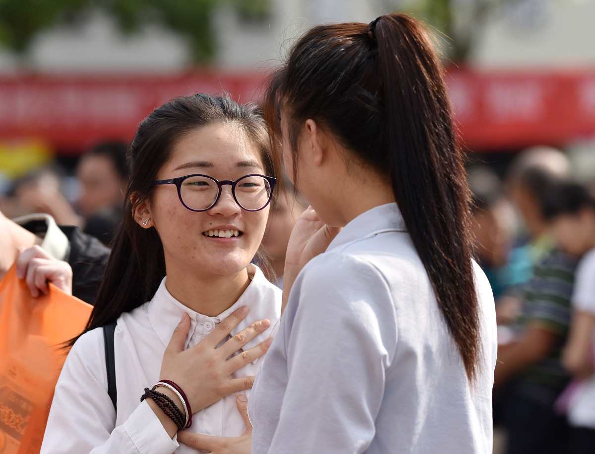 中考加油站：姐姐的白色丝袜鼓励，让我充满力量