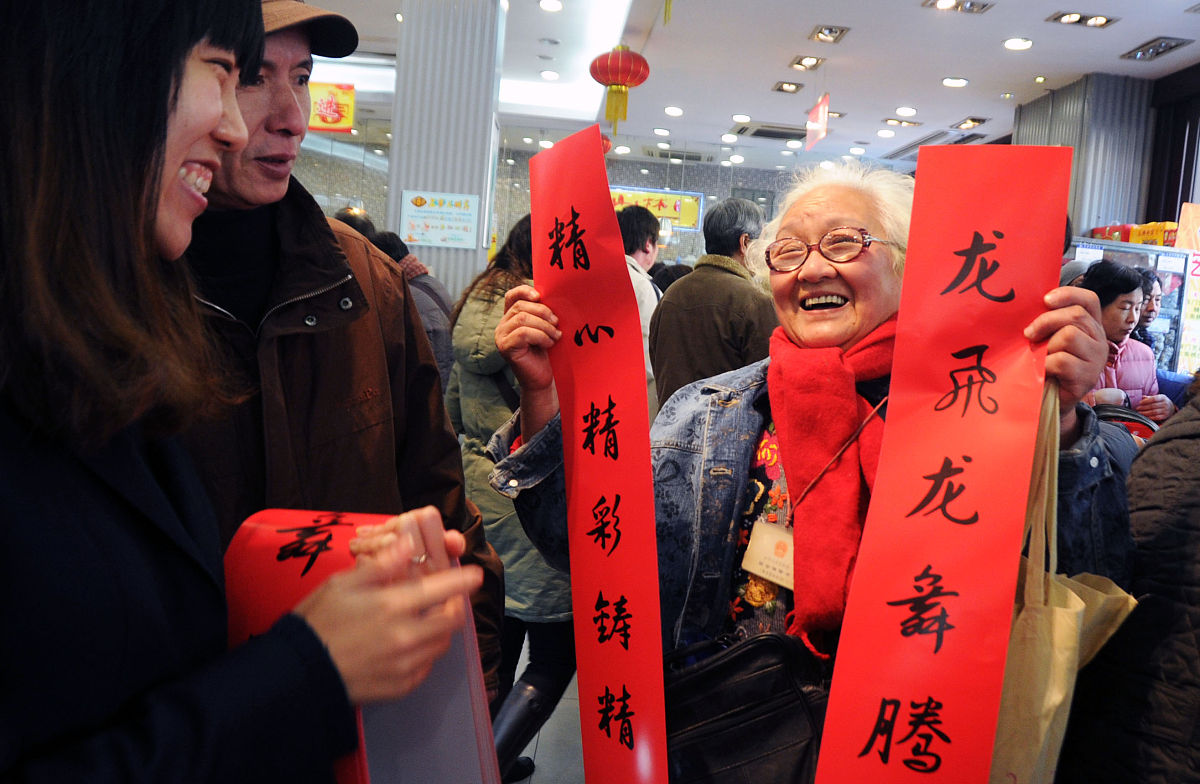 校园文化宣传标语：敬业爱生，共铸辉煌（30字内）