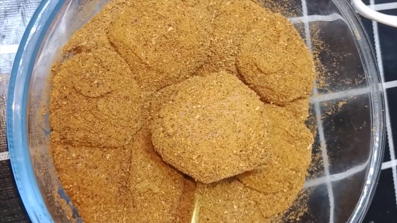 黄豆糯米糍粑很多人都爱吃的一道小吃,做法简单美味,看饿了