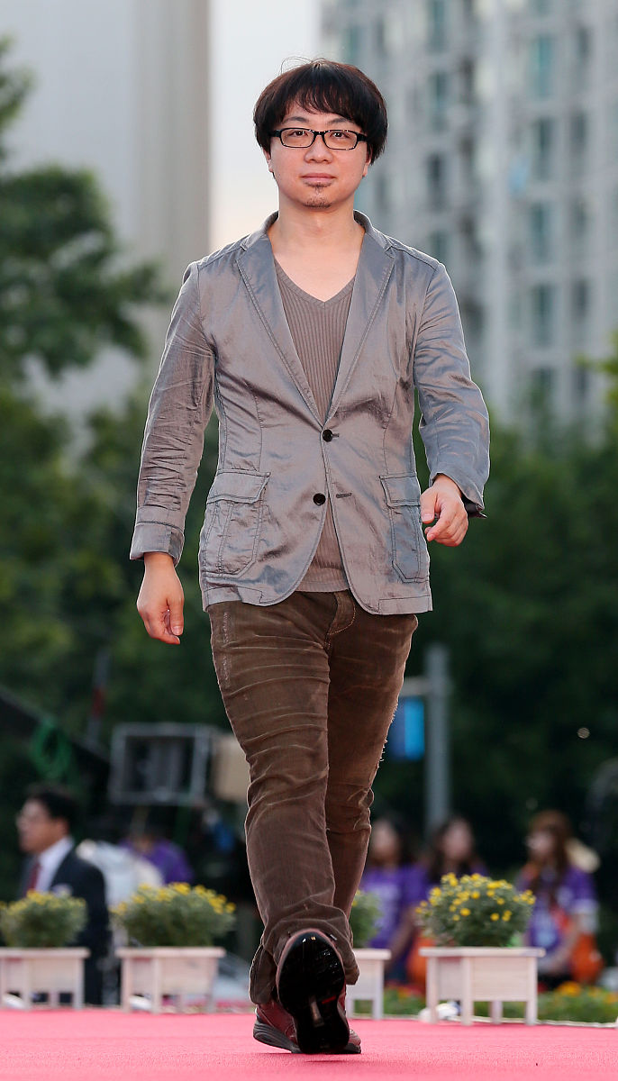 新海诚的动画电影《铃芽之旅》讲了什么