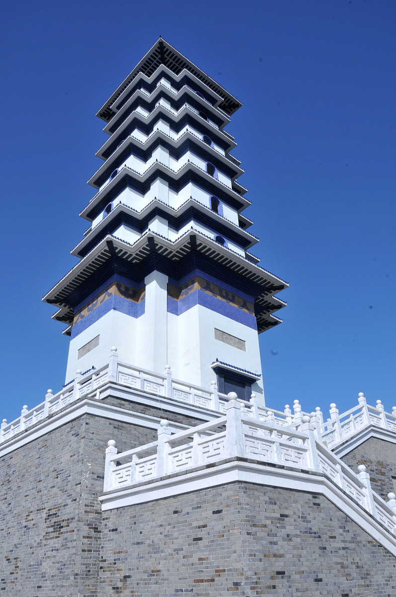 孤勇者设计师：勾勒出海滨城市的诗意青花瓷建筑