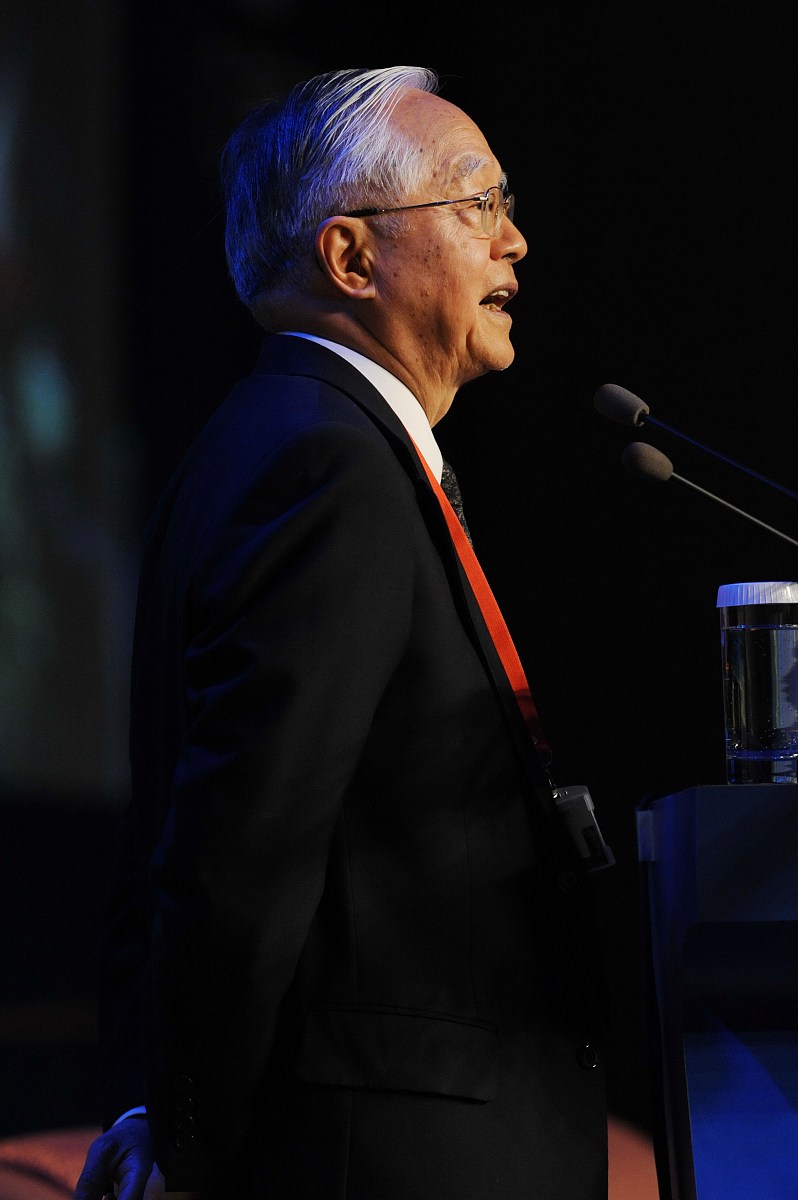 写一篇关于曹震的介绍