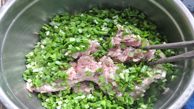 韭菜饺子这样调馅最好吃,多加这一步,调馅不出水,味道更鲜美