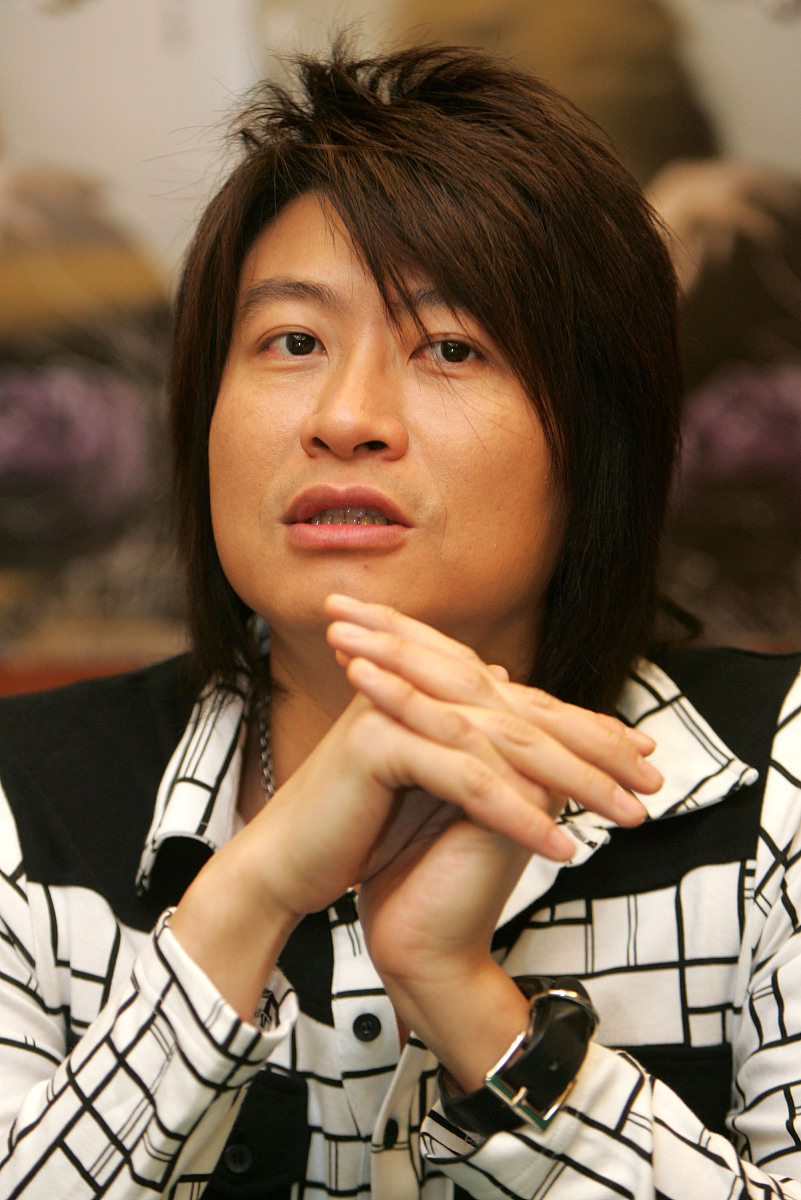 2007年 11月 1日 , 重庆市 , 游鸿明 来到 重庆 宣传 新 专辑 《 倦 
