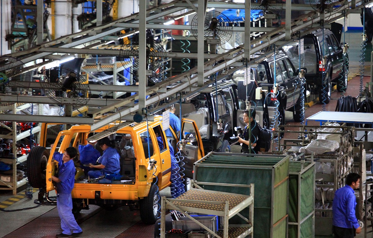 一个环境工程专业的学生准备实习此次实习单位为江铃汽车股份有限公司、联熹南昌污水处理有限公司、南昌青山湖污水处理厂、南昌市朝阳环保有限责任公司四个地方请写出该学生在实习过程中应该注意和学习到什么500字左右