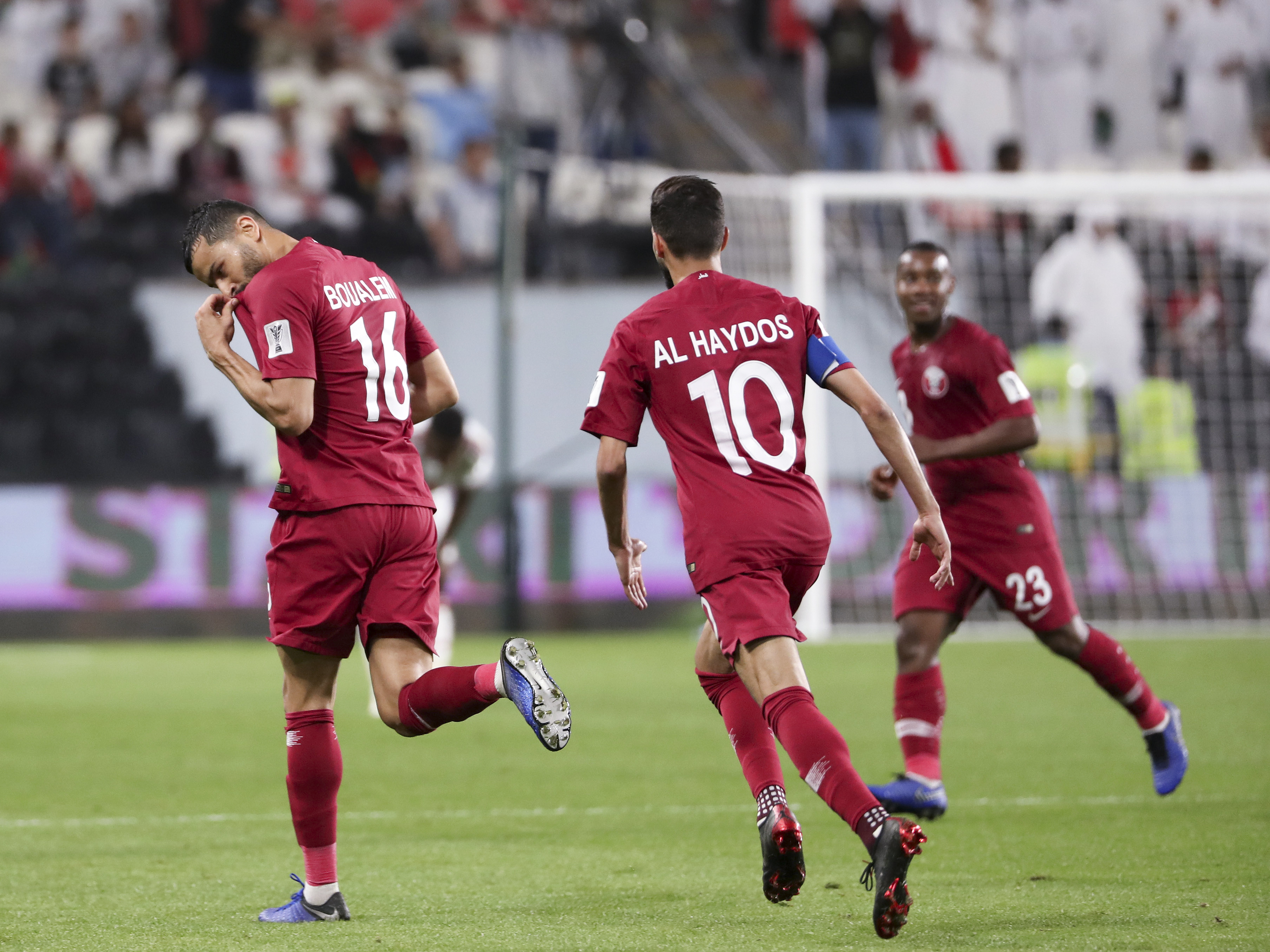 足球--半决赛:卡塔尔队对阵阿联酋队